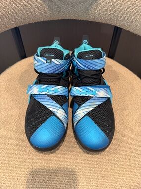 LeBron Soldier IX Kids' Basketball Shoes in Black & Bright Blue
